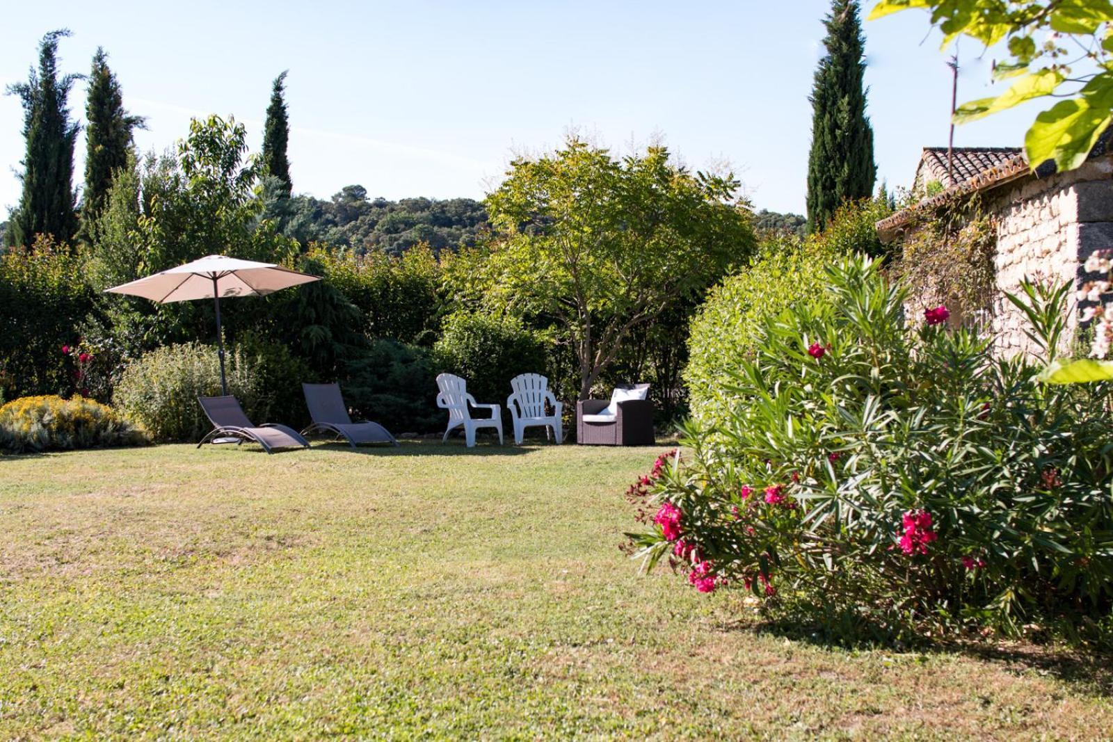 Mas De La Rivoire B&B Villevieille Екстер'єр фото