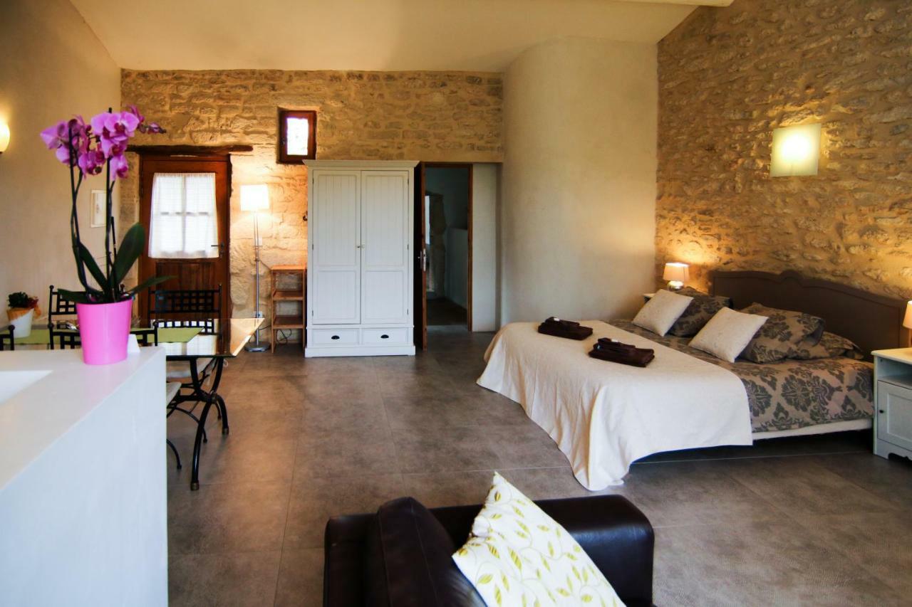 Mas De La Rivoire B&B Villevieille Екстер'єр фото